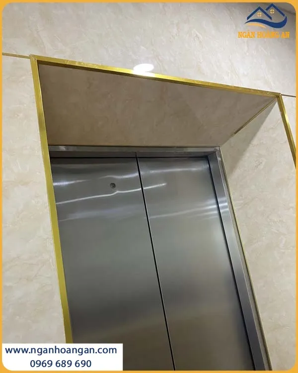 Tấm Nhựa PVC Kosmos Được Lắp Đặt Thời Thượng Cho Tường Thang Máy
